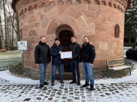 Übergabe eines Spendenchecks an den Verein Rundkapelle e.V.