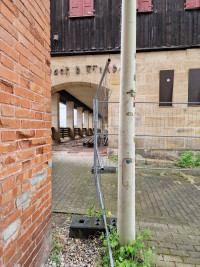 Aktueller, trauriger Zustand des historischen Bahnhofsgebäudes Fischbach